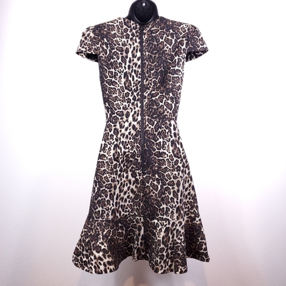 Alice + Olivia Kirby Ruffle Short Sleeve Dress in Leopard Print - Picture 7 of 10